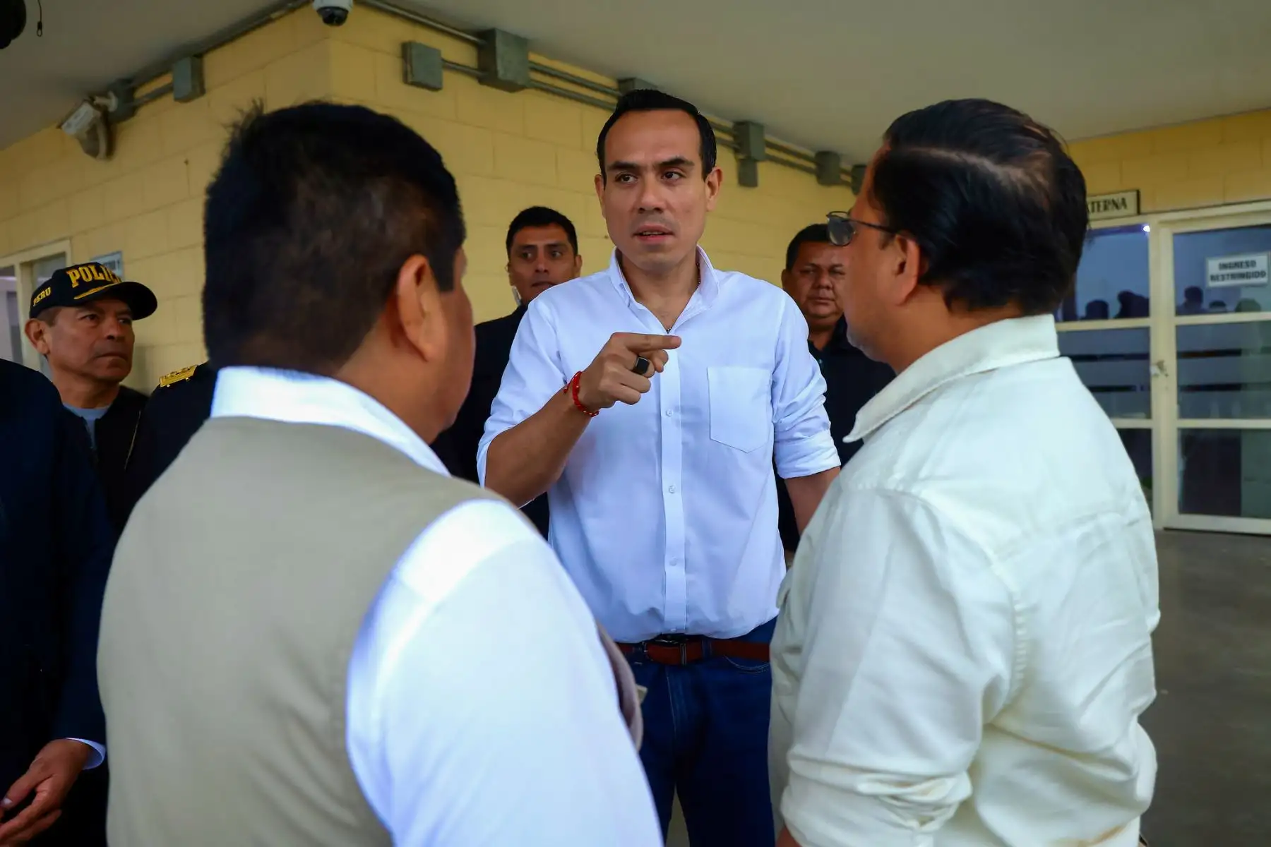 El presidente José Jerí estuvo presente en el traslado de reos de alta peligrosidad al establecimiento penitenciario Ancón I de Máxima Seguridad.
Foto: ANDINA/Prensa Presidencia El presidente José Jerí estuvo presente en el traslado de reos de alta peligrosidad al establecimiento penitenciario Ancón I de Máxima Seguridad.
Foto: ANDINA/Prensa Presidencia