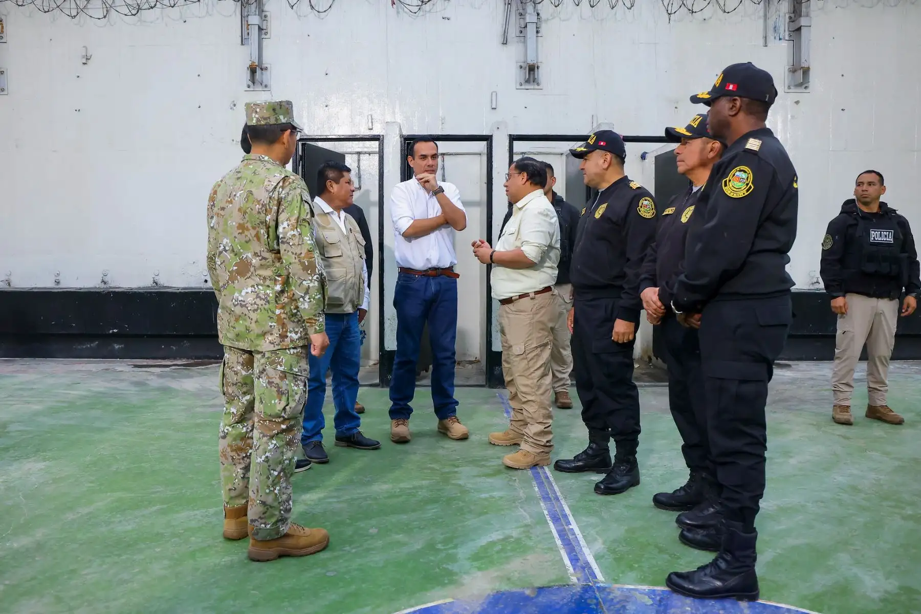 El presidente José Jerí estuvo presente en el traslado de reos de alta peligrosidad al establecimiento penitenciario Ancón I de Máxima Seguridad.
Foto: ANDINA/Prensa Presidencia El presidente José Jerí estuvo presente en el traslado de reos de alta peligrosidad al establecimiento penitenciario Ancón I de Máxima Seguridad.
Foto: ANDINA/Prensa Presidencia