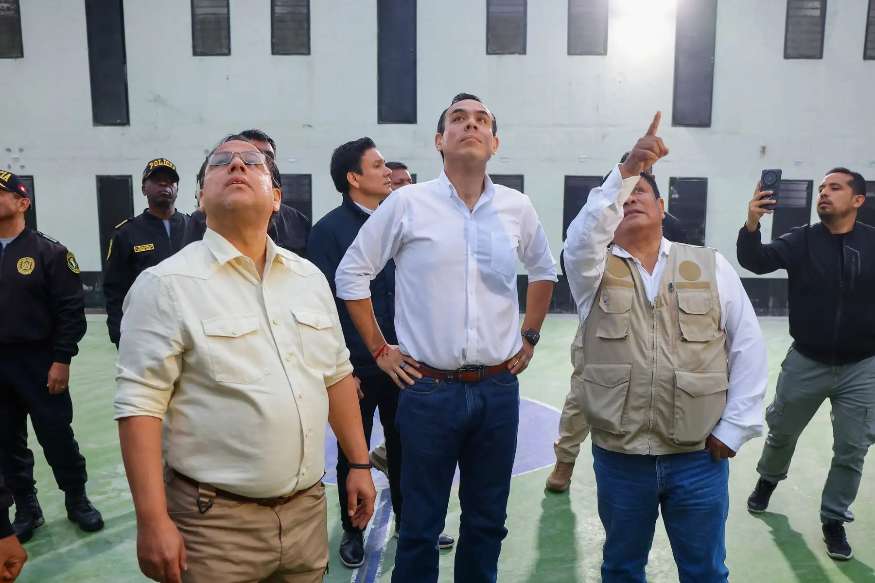 El presidente José Jerí estuvo presente en el traslado de reos de alta peligrosidad al establecimiento penitenciario Ancón I de Máxima Seguridad.
Foto: ANDINA/Prensa Presidencia El presidente José Jerí estuvo presente en el traslado de reos de alta peligrosidad al establecimiento penitenciario Ancón I de Máxima Seguridad.
Foto: ANDINA/Prensa Presidencia