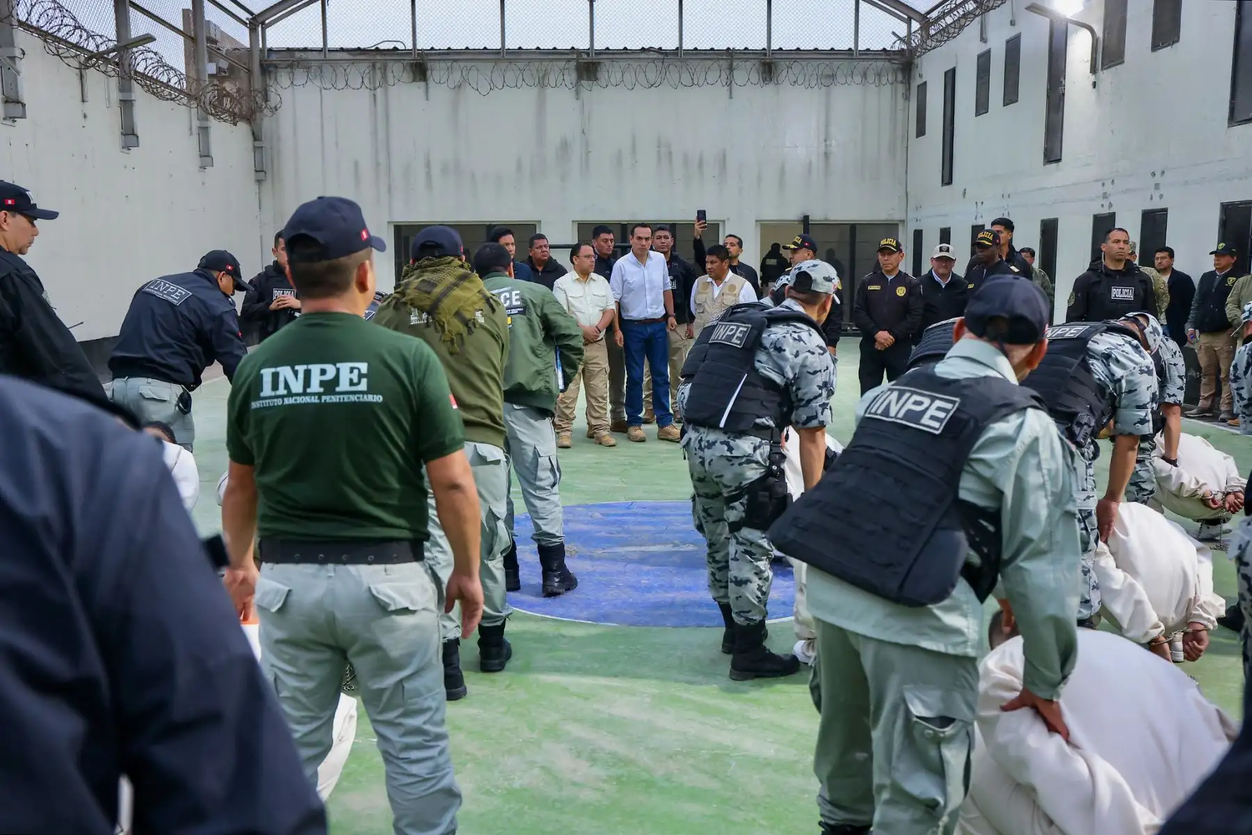 El presidente José Jerí estuvo presente en el traslado de reos de alta peligrosidad al establecimiento penitenciario Ancón I de Máxima Seguridad.
Foto: ANDINA/Prensa Presidencia El presidente José Jerí estuvo presente en el traslado de reos de alta peligrosidad al establecimiento penitenciario Ancón I de Máxima Seguridad.
Foto: ANDINA/Prensa Presidencia