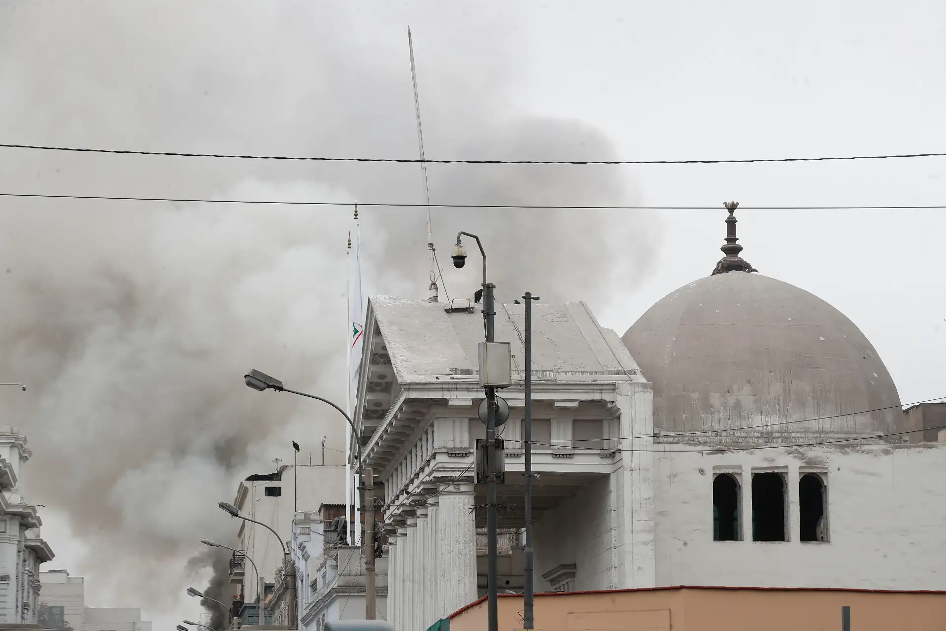 Un incendio de grandes proporciones se registra en un local comercial ubicado en la cuadra 6 del jirón Junín, cerca al Congreso de la República, en el Cercado de Lima. En la imagen, Mario Casaretto, gerente de Gestión de Riesgo de Desastres de la Municipalidad de Lima.
Foto: ANDINA / Eddy Ramos Un incendio de grandes proporciones se registra en un local comercial ubicado en la cuadra 6 del jirón Junín, cerca al Congreso de la República, en el Cercado de Lima. En la imagen, Mario Casaretto, gerente de Gestión de Riesgo de Desastres de la Municipalidad de Lima.
Foto: ANDINA / Eddy Ramos