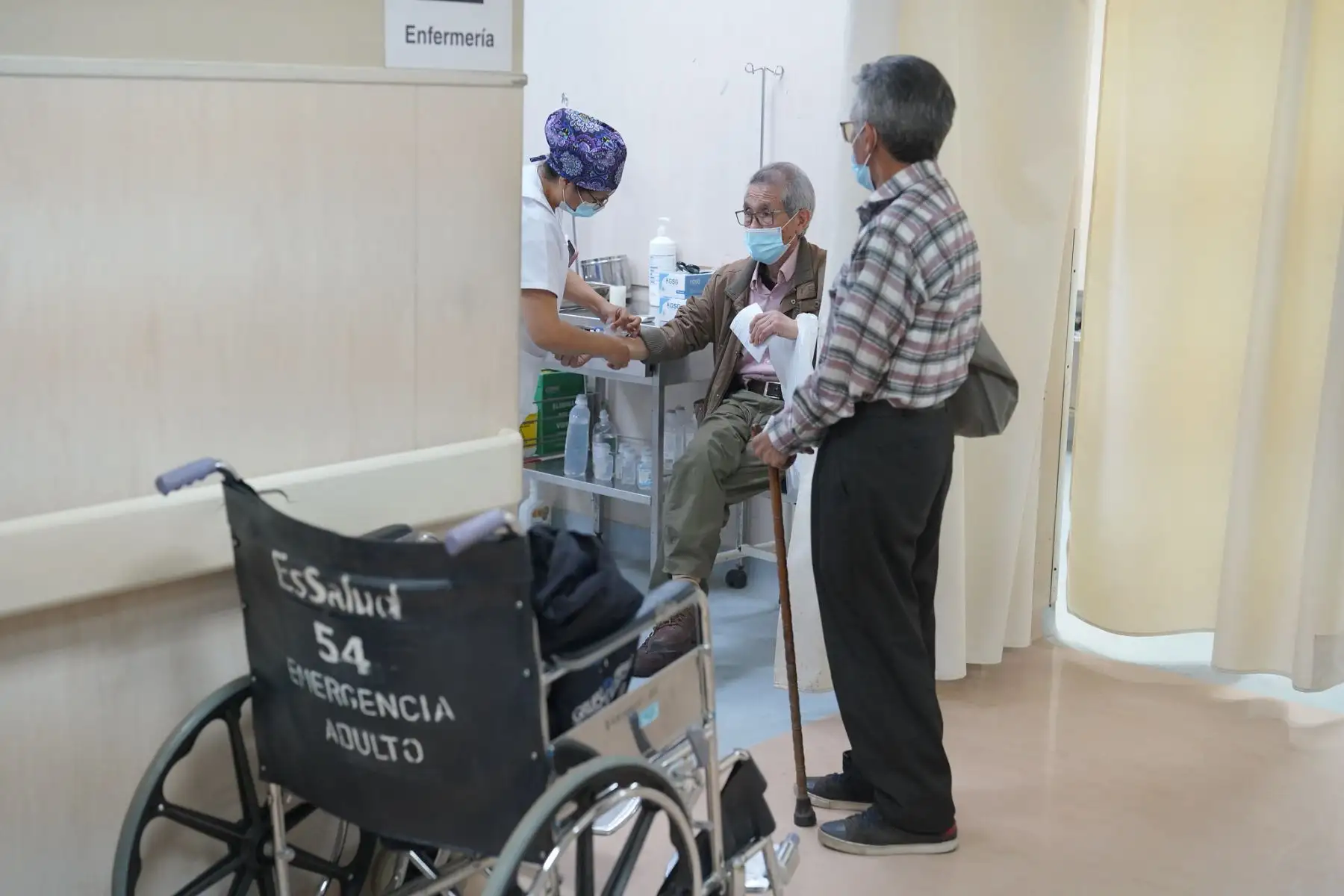 Ministra de Desarrollo e Inclusión Social, Lesly Shica Seguil realiza visita inopinada al hospital Rebagliati.
Foto: Midis Ministra de Desarrollo e Inclusión Social, Lesly Shica Seguil realiza visita inopinada al hospital Rebagliati.
Foto: Midis