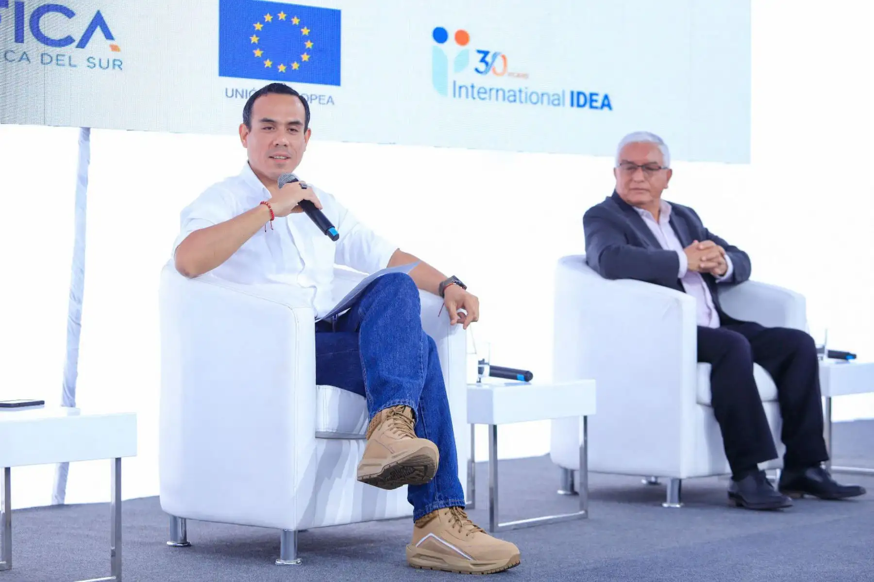 El presidente José Jerí Oré participa en la Audiencia Voz Universitaria, realizada en la Universidad Científica del Sur. Ahí absolvió preguntas de los jóvenes universitarios sobre empleabilidad, salud, lucha contra la criminalidad y oportunidades de desarrollo para los peruanos.
Foto: ANDINA/ Prensa Presidencia El presidente José Jerí Oré participa en la Audiencia Voz Universitaria, realizada en la Universidad Científica del Sur. Ahí absolvió preguntas de los jóvenes universitarios sobre empleabilidad, salud, lucha contra la criminalidad y oportunidades de desarrollo para los peruanos.
Foto: ANDINA/ Prensa Presidencia