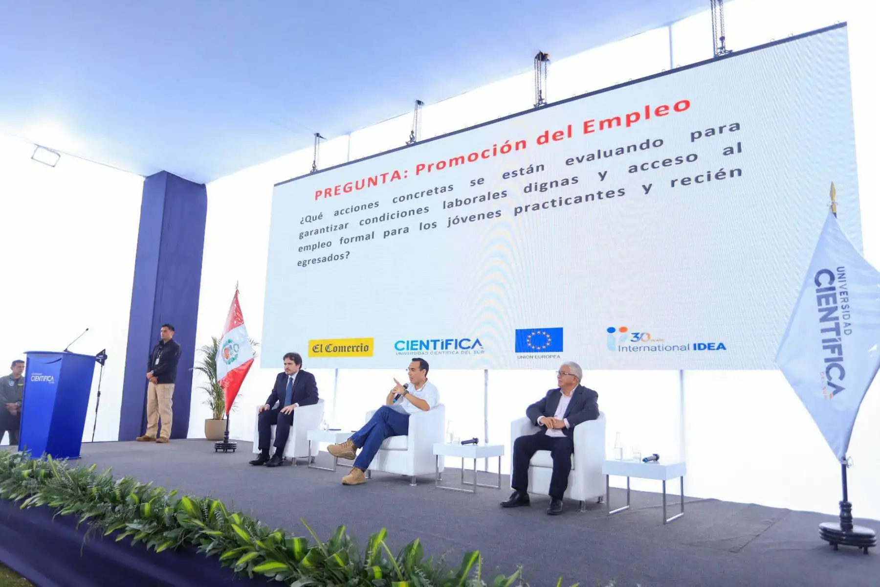 El presidente José Jerí Oré participa en la Audiencia Voz Universitaria, realizada en la Universidad Científica del Sur. Ahí absolvió preguntas de los jóvenes universitarios sobre empleabilidad, salud, lucha contra la criminalidad y oportunidades de desarrollo para los peruanos.
Foto: ANDINA/ Prensa Presidencia El presidente José Jerí Oré participa en la Audiencia Voz Universitaria, realizada en la Universidad Científica del Sur. Ahí absolvió preguntas de los jóvenes universitarios sobre empleabilidad, salud, lucha contra la criminalidad y oportunidades de desarrollo para los peruanos.
Foto: ANDINA/ Prensa Presidencia