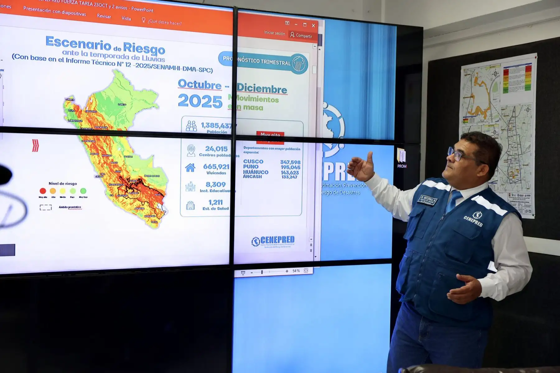 El presidente José Jerí, junto al ministro de Defensa, César Díaz Peche, establecieron lineamientos para prevenir y reducir los riesgos de desastres, así como para evaluar nuevos riesgos y efectuar una adecuada preparación, atención, rehabilitación y reconstrucción ante situaciones de desastres naturales. 
Foto: ANDINA/Prensa Presidencia El presidente José Jerí, junto al ministro de Defensa, César Díaz Peche, establecieron lineamientos para prevenir y reducir los riesgos de desastres, así como para evaluar nuevos riesgos y efectuar una adecuada preparación, atención, rehabilitación y reconstrucción ante situaciones de desastres naturales. 
Foto: ANDINA/Prensa Presidencia