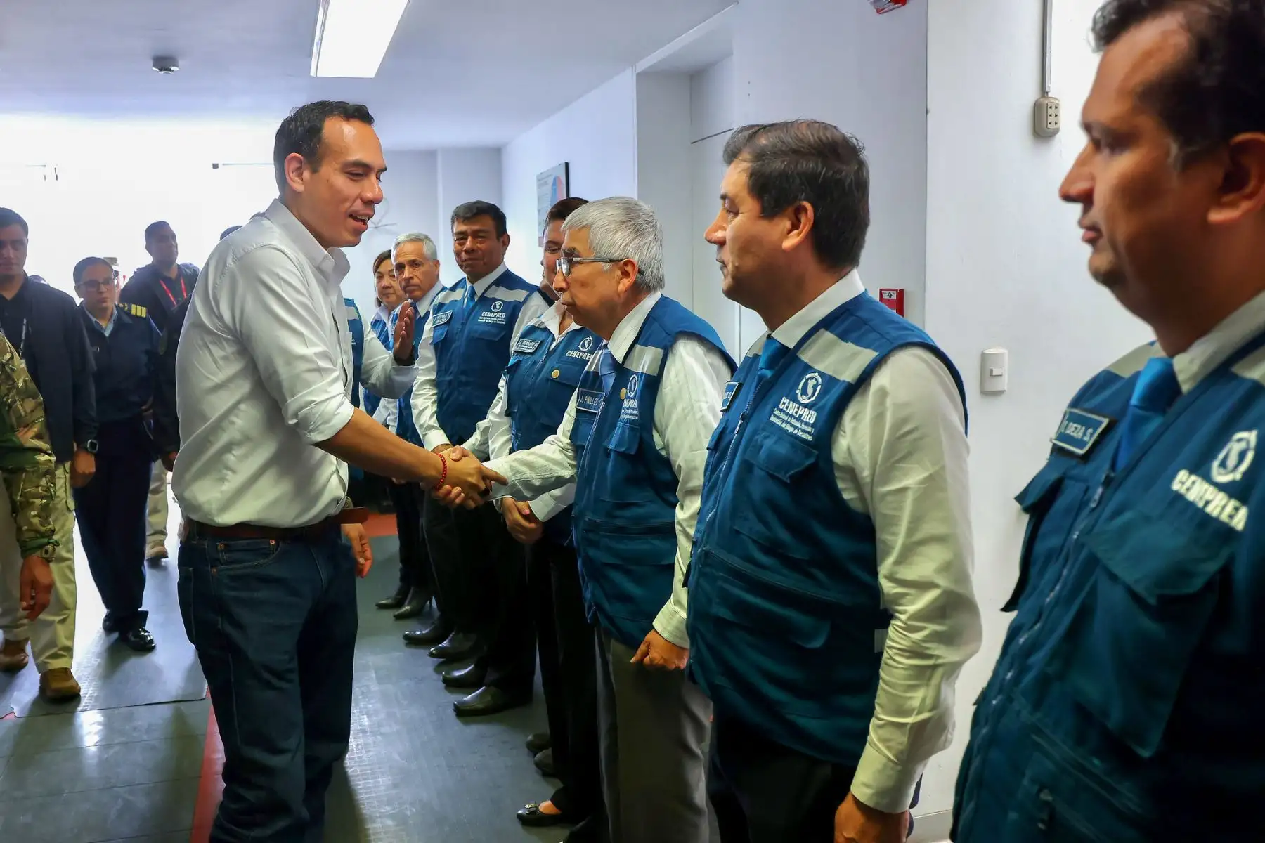 El presidente José Jerí, junto al ministro de Defensa, llegaron a las instalaciones del CENEPRED para supervisar el trabajo del sistema de información para la gestión de riesgos de desastres.
Foto: ANDINA/Prensa Presidencia El presidente José Jerí, junto al ministro de Defensa, llegaron a las instalaciones del CENEPRED para supervisar el trabajo del sistema de información para la gestión de riesgos de desastres.
Foto: ANDINA/Prensa Presidencia