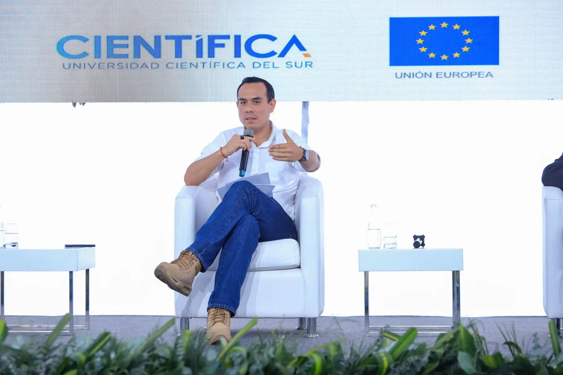 El presidente José Jerí Oré participa en la Audiencia Voz Universitaria, realizada en la Universidad Científica del Sur. Ahí absolvió preguntas de los jóvenes universitarios sobre empleabilidad, salud, lucha contra la criminalidad y oportunidades de desarrollo para los peruanos.
Foto: ANDINA/ Prensa Presidencia El presidente José Jerí Oré participa en la Audiencia Voz Universitaria, realizada en la Universidad Científica del Sur. Ahí absolvió preguntas de los jóvenes universitarios sobre empleabilidad, salud, lucha contra la criminalidad y oportunidades de desarrollo para los peruanos.
Foto: ANDINA/ Prensa Presidencia