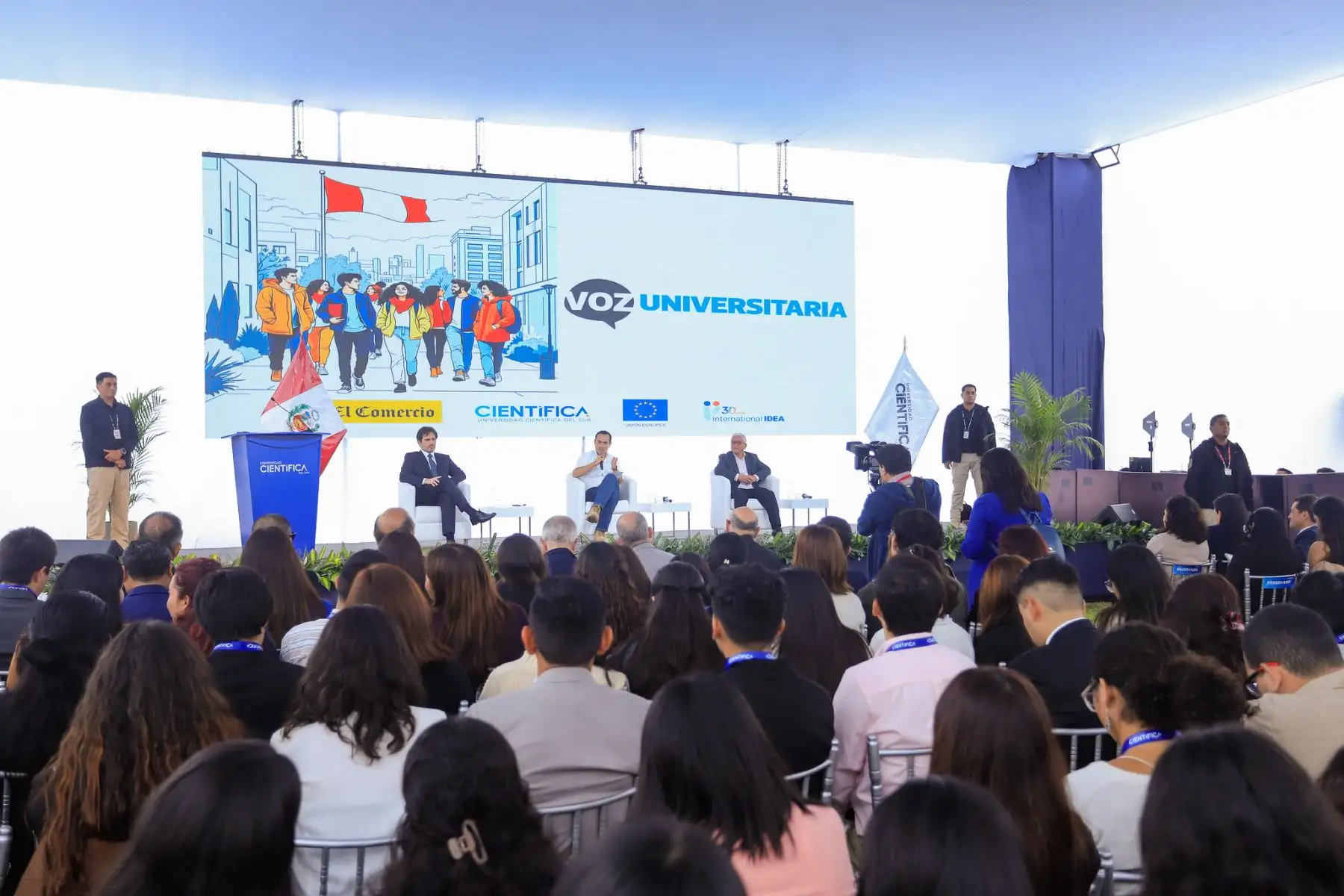 El presidente José Jerí Oré participa en la Audiencia Voz Universitaria, realizada en la Universidad Científica del Sur. Ahí absolvió preguntas de los jóvenes universitarios sobre empleabilidad, salud, lucha contra la criminalidad y oportunidades de desarrollo para los peruanos.
Foto: ANDINA/ Prensa Presidencia El presidente José Jerí Oré participa en la Audiencia Voz Universitaria, realizada en la Universidad Científica del Sur. Ahí absolvió preguntas de los jóvenes universitarios sobre empleabilidad, salud, lucha contra la criminalidad y oportunidades de desarrollo para los peruanos.
Foto: ANDINA/ Prensa Presidencia