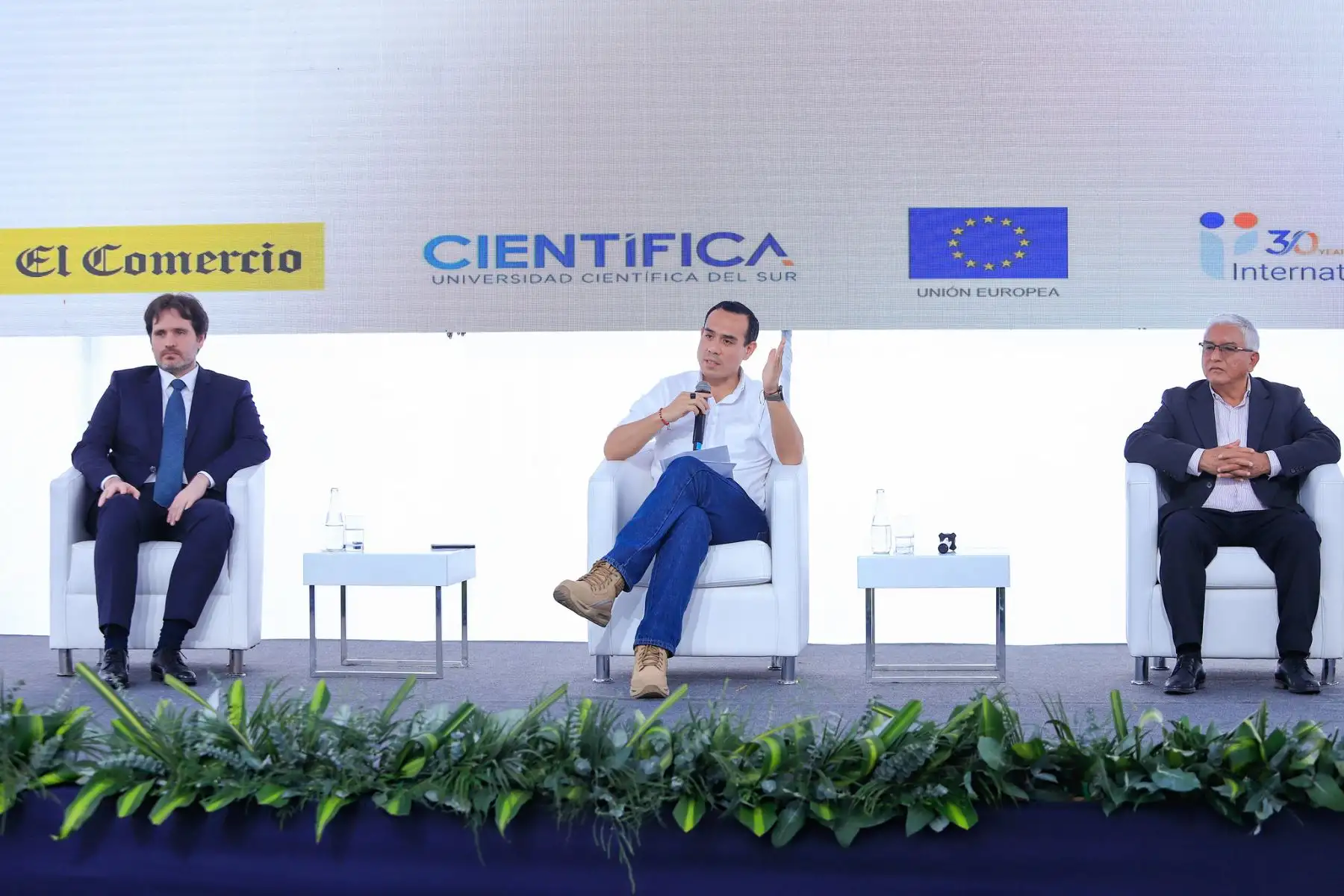 El presidente José Jerí Oré participa en la Audiencia Voz Universitaria, realizada en la Universidad Científica del Sur. Ahí absolvió preguntas de los jóvenes universitarios sobre empleabilidad, salud, lucha contra la criminalidad y oportunidades de desarrollo para los peruanos.
Foto: ANDINA/ Prensa Presidencia El presidente José Jerí Oré participa en la Audiencia Voz Universitaria, realizada en la Universidad Científica del Sur. Ahí absolvió preguntas de los jóvenes universitarios sobre empleabilidad, salud, lucha contra la criminalidad y oportunidades de desarrollo para los peruanos.
Foto: ANDINA/ Prensa Presidencia