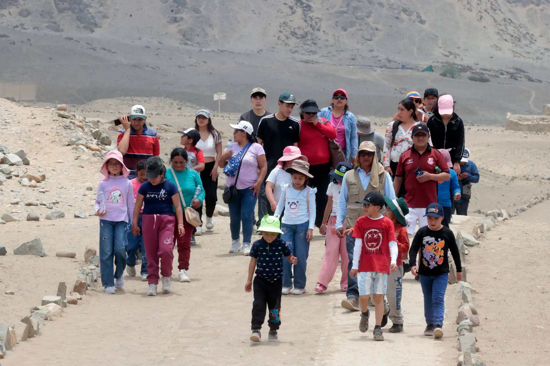 Para celebrar los 31 años del inicio de las labores de investigación, conservación y difusión del legado de la Civilización Caral, desde el Ministerio de Cultura se ha programado la realización del Caral Raymi: evento que entre los días 24 y 25 de octubre comprenderá actividades culturales y lúdicas diversas.
Foto: ANDINA/Vidal Tarqui Para celebrar los 31 años del inicio de las labores de investigación, conservación y difusión del legado de la Civilización Caral, desde el Ministerio de Cultura se ha programado la realización del Caral Raymi: evento que entre los días 24 y 25 de octubre comprenderá actividades culturales y lúdicas diversas.
Foto: ANDINA/Vidal Tarqui