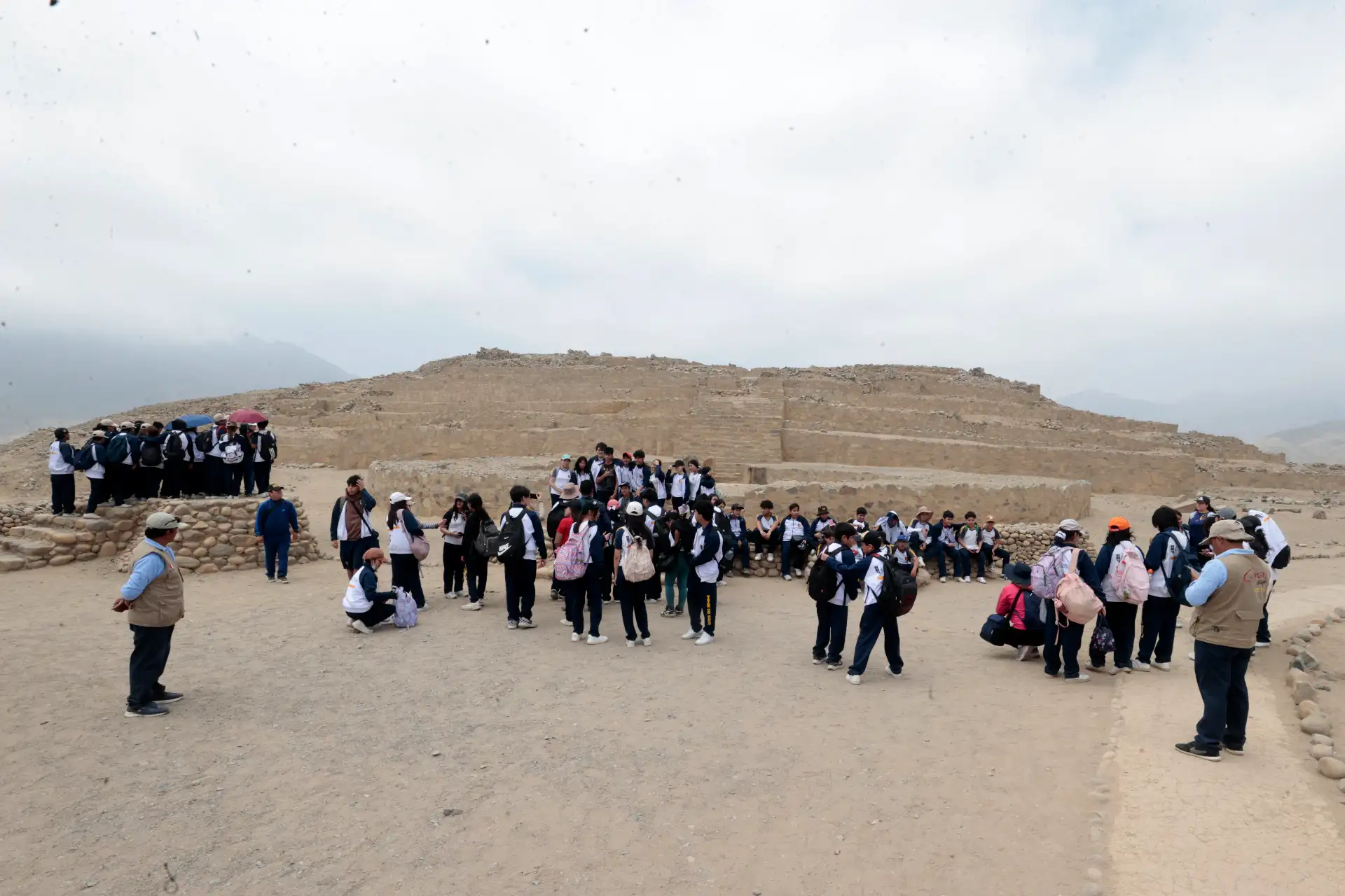 Para celebrar los 31 años del inicio de las labores de investigación, conservación y difusión del legado de la Civilización Caral, desde el Ministerio de Cultura se ha programado la realización del Caral Raymi: evento que entre los días 24 y 25 de octubre comprenderá actividades culturales y lúdicas diversas.
Foto: ANDINA/Vidal Tarqui Para celebrar los 31 años del inicio de las labores de investigación, conservación y difusión del legado de la Civilización Caral, desde el Ministerio de Cultura se ha programado la realización del Caral Raymi: evento que entre los días 24 y 25 de octubre comprenderá actividades culturales y lúdicas diversas.
Foto: ANDINA/Vidal Tarqui