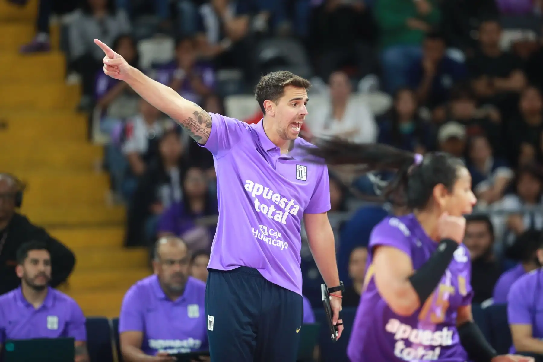 Alianza Lima celebra la esperada ‘Noche Blanquiazul 2025’, evento en el que presenta oficialmente a su equipo de vóley femenino para la nueva temporada. La cita se lleva a cabo en el Coliseo Eduardo Dibós y tiene como atractivo principal un torneo cuadrangular internacional, con la participación de Regatas Lima, Fluminense de Brasil y River Plate de Argentina. 
Foto: ANDINA / Lino Chipana Obregón. Alianza Lima celebra la esperada ‘Noche Blanquiazul 2025’, evento en el que presenta oficialmente a su equipo de vóley femenino para la nueva temporada. La cita se lleva a cabo en el Coliseo Eduardo Dibós y tiene como atractivo principal un torneo cuadrangular internacional, con la participación de Regatas Lima, Fluminense de Brasil y River Plate de Argentina. 
Foto: ANDINA / Lino Chipana Obregón.