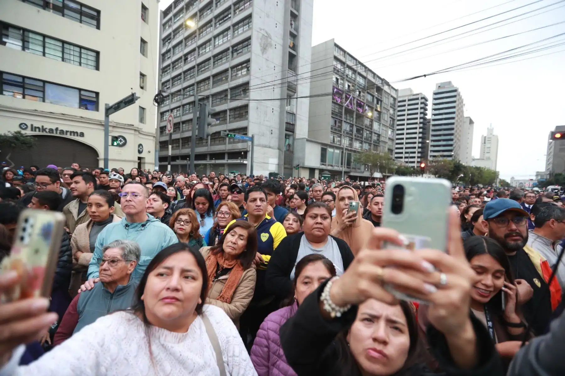 Tras casi 22 años de espera, las andas del Señor de los Milagros retoma hoy domingo 26 de octubre al Callao para recorrer sus calles en el Nazareno Móvil, en un hecho histórico para la comunidad religiosa del primer puerto. 
Foto: ANDINA/Lino Chipana Tras casi 22 años de espera, las andas del Señor de los Milagros retoma hoy domingo 26 de octubre al Callao para recorrer sus calles en el Nazareno Móvil, en un hecho histórico para la comunidad religiosa del primer puerto. 
Foto: ANDINA/Lino Chipana