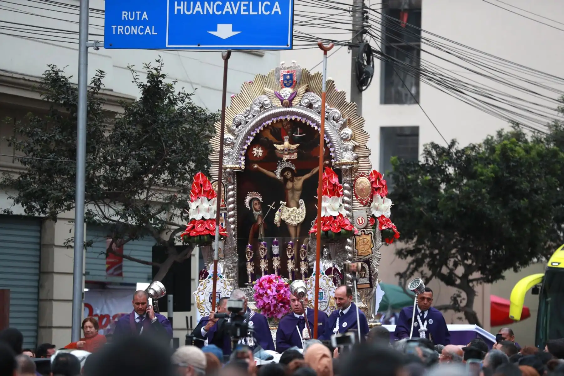 Tras casi 22 años de espera, las andas del Señor de los Milagros retoma hoy domingo 26 de octubre al Callao para recorrer sus calles en el Nazareno Móvil, en un hecho histórico para la comunidad religiosa del primer puerto. 
Foto: ANDINA/Lino Chipana Tras casi 22 años de espera, las andas del Señor de los Milagros retoma hoy domingo 26 de octubre al Callao para recorrer sus calles en el Nazareno Móvil, en un hecho histórico para la comunidad religiosa del primer puerto. 
Foto: ANDINA/Lino Chipana