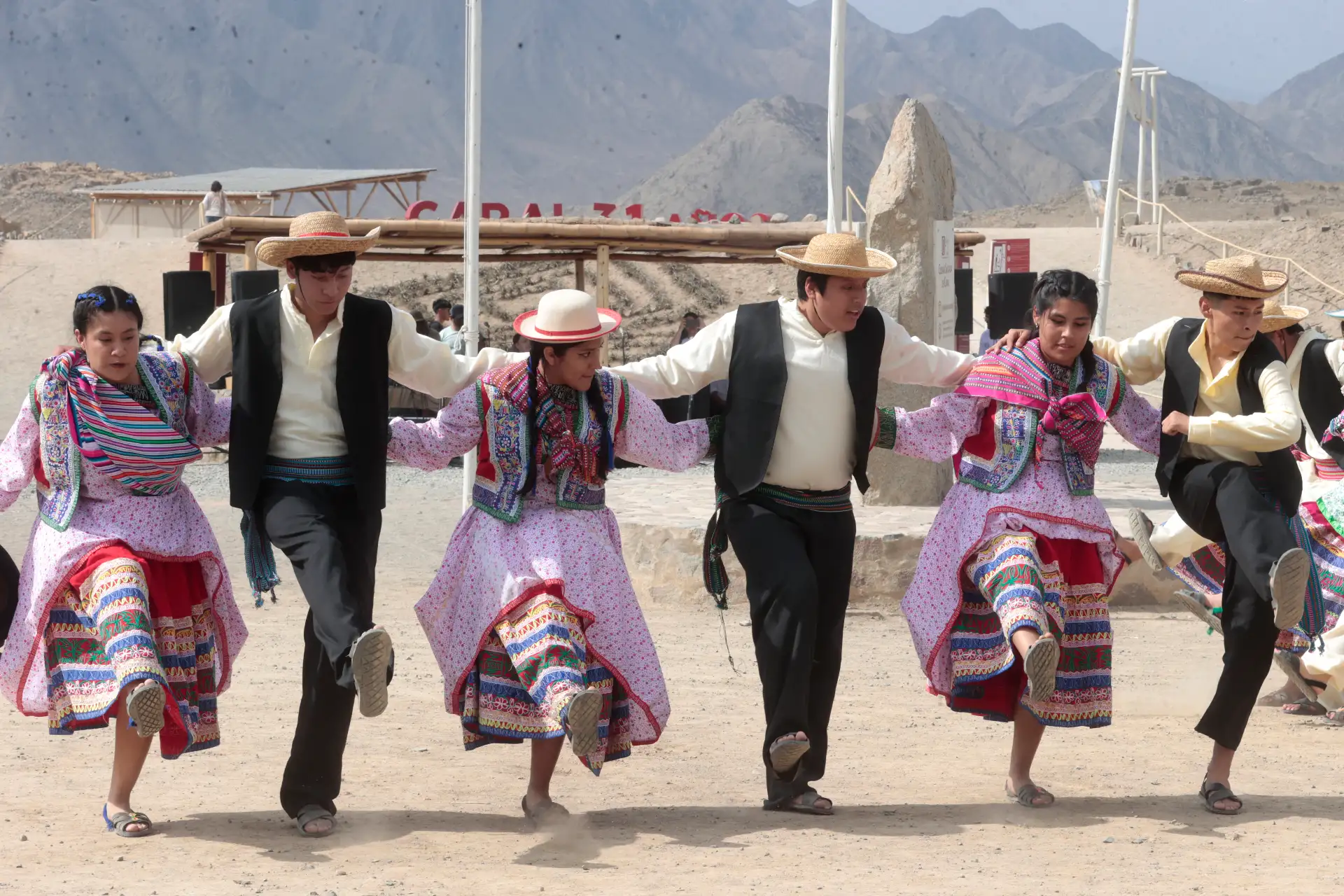 Para celebrar los 31 años del inicio de las labores de investigación, conservación y difusión del legado de la Civilización Caral, desde el Ministerio de Cultura se ha programado la realización del Caral Raymi: evento que entre los días 24 y 25 de octubre comprenderá actividades culturales y lúdicas diversas.
Foto: ANDINA/Vidal Tarqui Para celebrar los 31 años del inicio de las labores de investigación, conservación y difusión del legado de la Civilización Caral, desde el Ministerio de Cultura se ha programado la realización del Caral Raymi: evento que entre los días 24 y 25 de octubre comprenderá actividades culturales y lúdicas diversas.
Foto: ANDINA/Vidal Tarqui