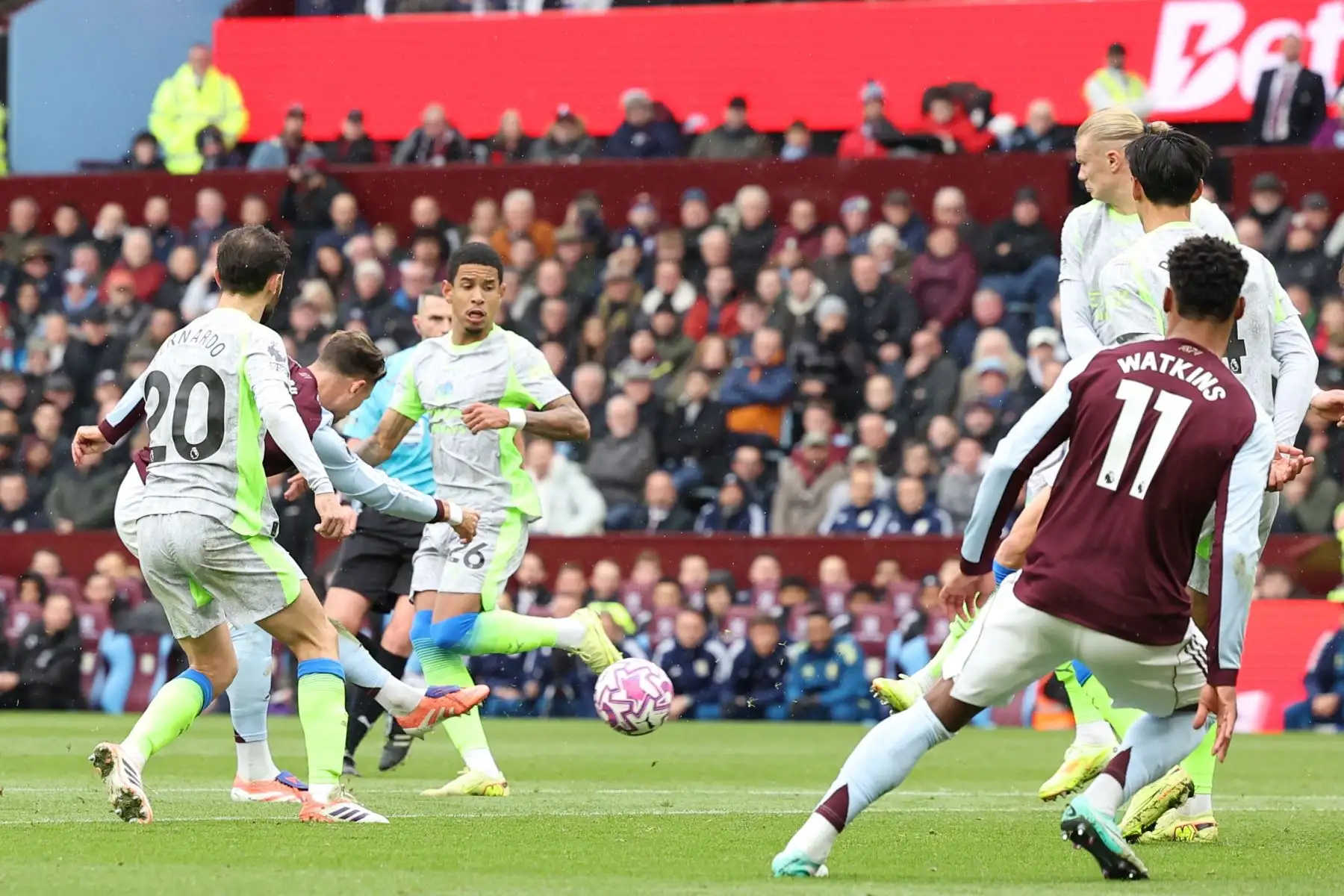 Matty Cash del Aston Villa marca el gol del 1-0 durante el partido de la Premier League inglesa entre el Aston Villa FC y el Manchester City FC, en Birmingham, Gran Bretaña
foto: ANDINA/ EFE Matty Cash del Aston Villa marca el gol del 1-0 durante el partido de la Premier League inglesa entre el Aston Villa FC y el Manchester City FC, en Birmingham, Gran Bretaña
foto: ANDINA/ EFE