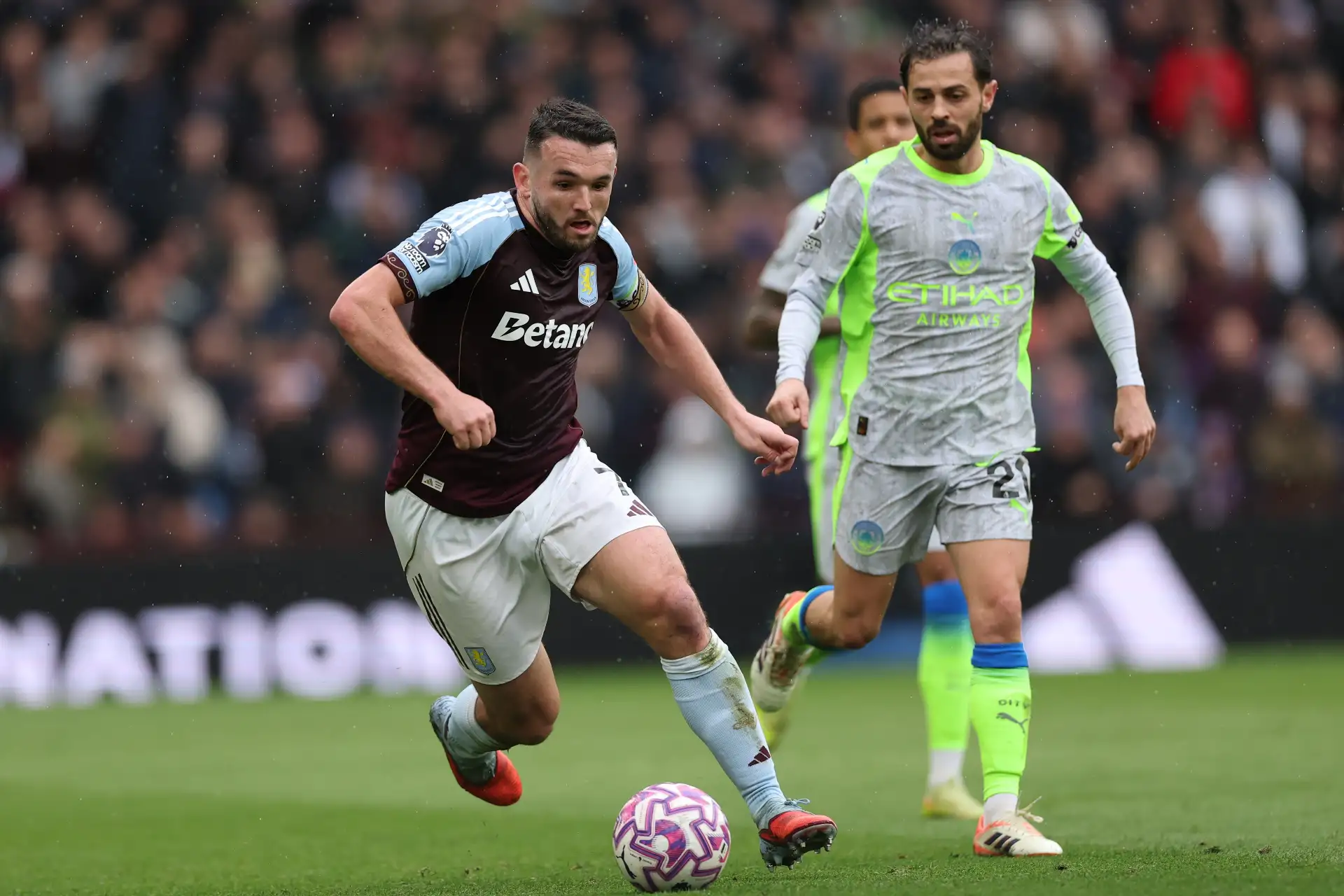 John McGinn del Aston Villa en acción durante el partido de la Premier League inglesa entre el Aston Villa FC y el Manchester City FC, en Birmingham, Gran Bretaña.  Foto: ANDINA/EFE John McGinn del Aston Villa en acción durante el partido de la Premier League inglesa entre el Aston Villa FC y el Manchester City FC, en Birmingham, Gran Bretaña.  Foto: ANDINA/EFE