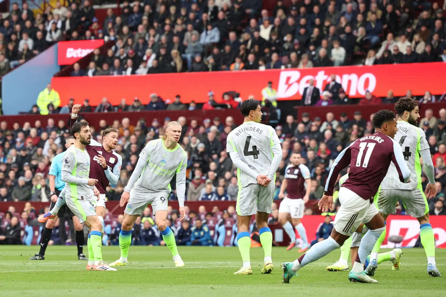 Matty Cash del Aston Villa marca el gol del 1-0 durante el partido de la Premier League inglesa entre el Aston Villa FC y el Manchester City FC, en Birmingham, Gran Bretaña. Foto: ANDINA/EFE Matty Cash del Aston Villa marca el gol del 1-0 durante el partido de la Premier League inglesa entre el Aston Villa FC y el Manchester City FC, en Birmingham, Gran Bretaña. Foto: ANDINA/EFE