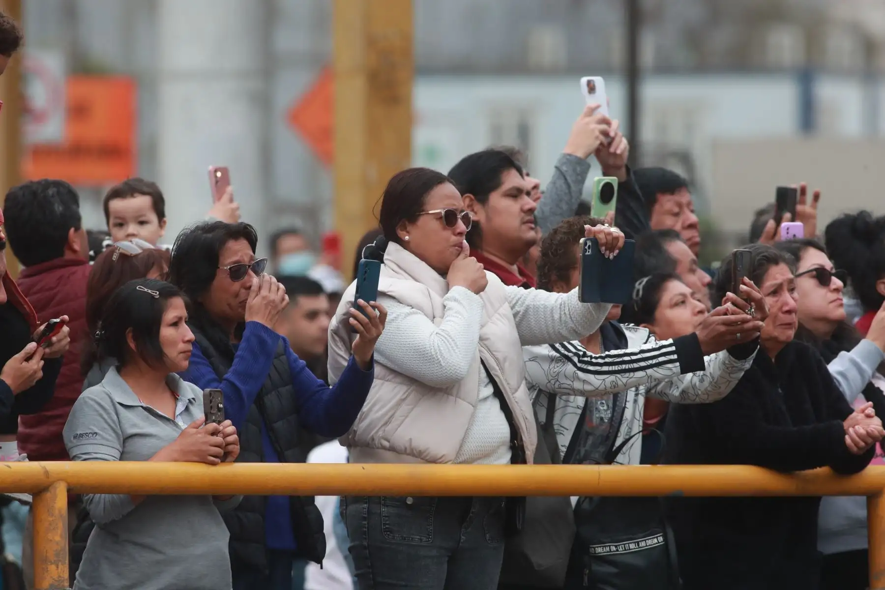 La sagrada imagen del Señor de los Milagros, realiza su recorrido en el Nazareno Móvil por el distrito del Callao.
Foto: ANDINA / Lino Chipana Obregón. La sagrada imagen del Señor de los Milagros, realiza su recorrido en el Nazareno Móvil por el distrito del Callao.
Foto: ANDINA / Lino Chipana Obregón.