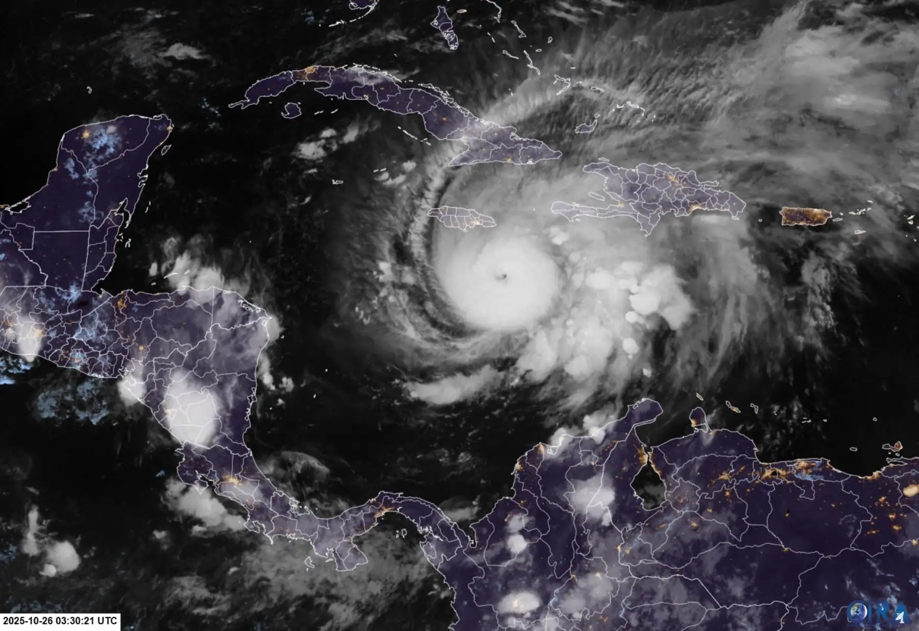 Esta imagen satelital de RAMMB/CIRA muestra el huracán Melissa al sureste de Jamaica a las 03:30 UTC del 26 de octubre de 2025. El huracán Melissa atravesaba el Caribe con una trayectoria letal  y se espera una rápida intensificación durante el fin de semana, siguiendo una trayectoria preocupantemente lenta hacia Jamaica y la isla La Española, según los meteorólogos.
Foto: AFP Esta imagen satelital de RAMMB/CIRA muestra el huracán Melissa al sureste de Jamaica a las 03:30 UTC del 26 de octubre de 2025. El huracán Melissa atravesaba el Caribe con una trayectoria letal  y se espera una rápida intensificación durante el fin de semana, siguiendo una trayectoria preocupantemente lenta hacia Jamaica y la isla La Española, según los meteorólogos.
Foto: AFP