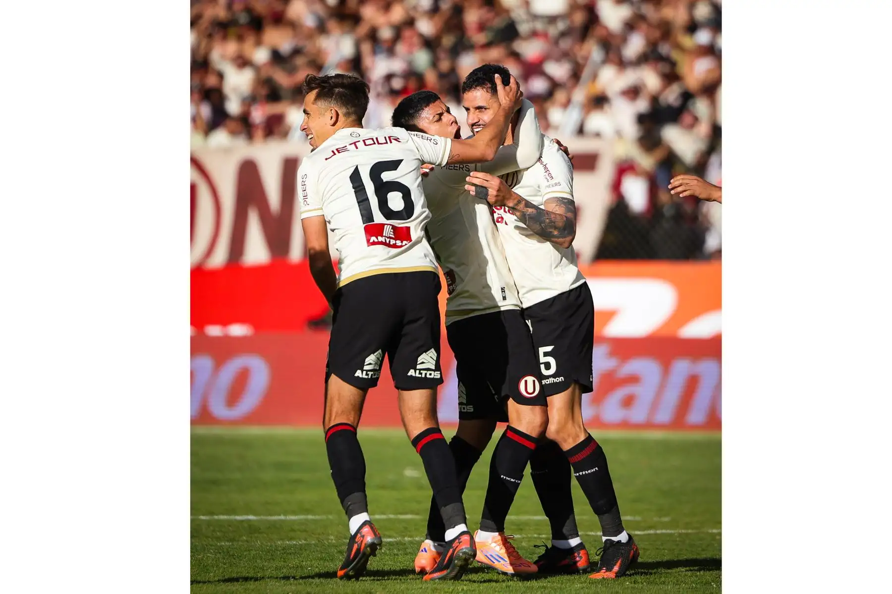 Universitario juega ante ADT por la fecha 16 del Torneo Clausura en el estadio Unión Tarma. Este partido trascendental puede definir el campeón del fútbol peruano.
Foto: Liga 1 Universitario juega ante ADT por la fecha 16 del Torneo Clausura en el estadio Unión Tarma. Este partido trascendental puede definir el campeón del fútbol peruano.
Foto: Liga 1