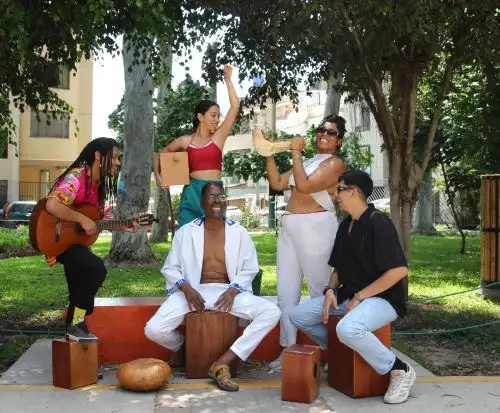 Entre vampiros y guitarras: dos formas de celebrar octubre en el Británico Cultural