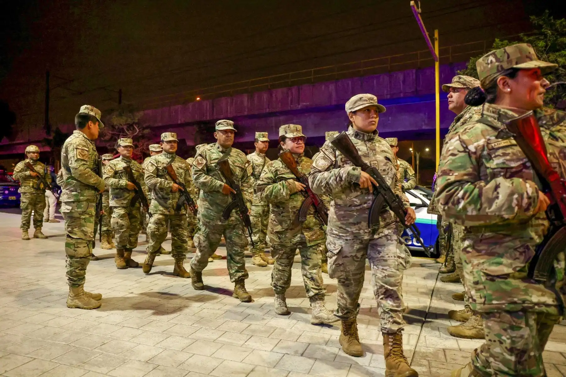 El  presidente José Jerí, encabezó una jornada de trabajo enfocada en reforzar la seguridad ciudadana en los distritos de Surco y Comas, acompañado por el ministro del Interior, Vicente Tiburcio Orbezo; el comandante general de la Policía Nacional del Perú (PNP), Oscar Arriola Delgado; y autoridades locales. Foto: ANDINA/ Prensa Presidencia El  presidente José Jerí, encabezó una jornada de trabajo enfocada en reforzar la seguridad ciudadana en los distritos de Surco y Comas, acompañado por el ministro del Interior, Vicente Tiburcio Orbezo; el comandante general de la Policía Nacional del Perú (PNP), Oscar Arriola Delgado; y autoridades locales. Foto: ANDINA/ Prensa Presidencia
