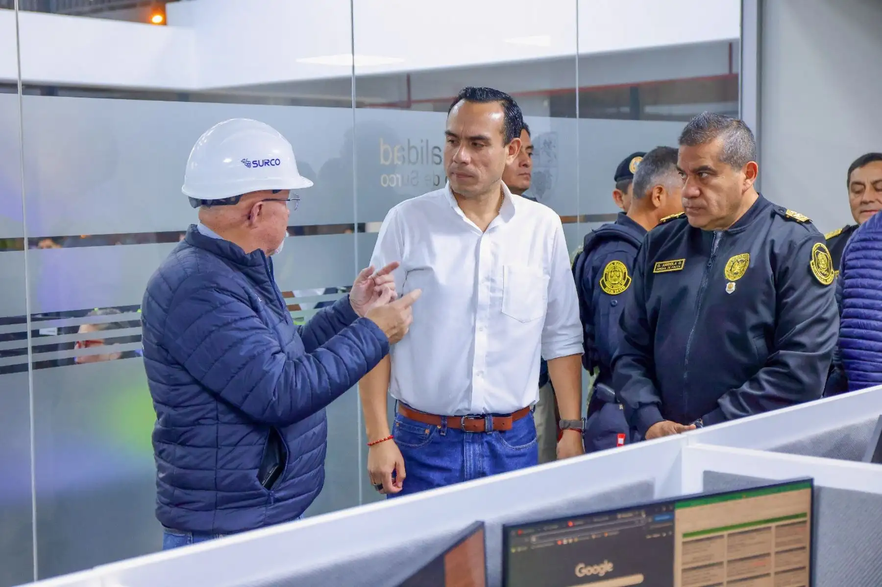 El  presidente José Jerí, encabezó una jornada de trabajo enfocada en reforzar la seguridad ciudadana en los distritos de Surco y Comas, acompañado por el ministro del Interior, Vicente Tiburcio Orbezo; el comandante general de la Policía Nacional del Perú (PNP), Oscar Arriola Delgado; y autoridades locales. Foto: ANDINA/ Prensa Presidencia El  presidente José Jerí, encabezó una jornada de trabajo enfocada en reforzar la seguridad ciudadana en los distritos de Surco y Comas, acompañado por el ministro del Interior, Vicente Tiburcio Orbezo; el comandante general de la Policía Nacional del Perú (PNP), Oscar Arriola Delgado; y autoridades locales. Foto: ANDINA/ Prensa Presidencia