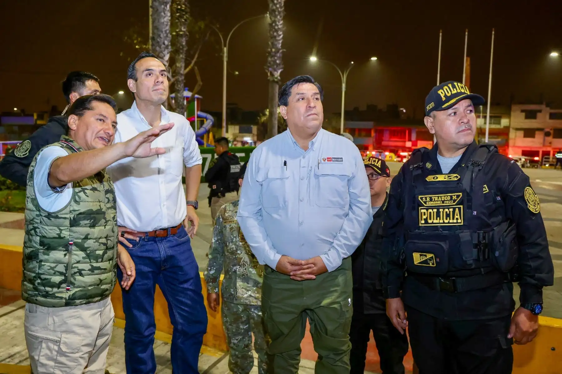 El  presidente José Jerí, encabezó una jornada de trabajo enfocada en reforzar la seguridad ciudadana en los distritos de Surco y Comas, acompañado por el ministro del Interior, Vicente Tiburcio Orbezo; el comandante general de la Policía Nacional del Perú (PNP), Oscar Arriola Delgado; y autoridades locales. Foto: ANDINA/ Prensa Presidencia El  presidente José Jerí, encabezó una jornada de trabajo enfocada en reforzar la seguridad ciudadana en los distritos de Surco y Comas, acompañado por el ministro del Interior, Vicente Tiburcio Orbezo; el comandante general de la Policía Nacional del Perú (PNP), Oscar Arriola Delgado; y autoridades locales. Foto: ANDINA/ Prensa Presidencia