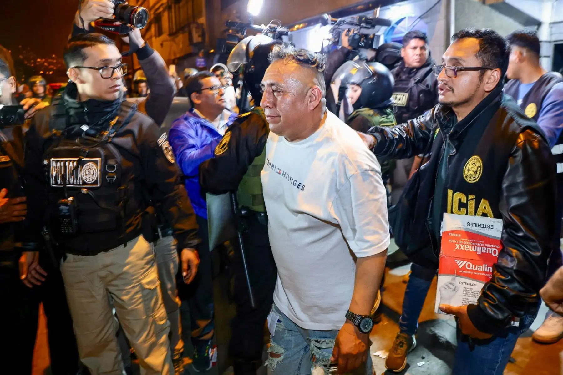 El  presidente José Jerí, encabezó una jornada de trabajo enfocada en reforzar la seguridad ciudadana en los distritos de Surco y Comas, acompañado por el ministro del Interior, Vicente Tiburcio Orbezo; el comandante general de la Policía Nacional del Perú (PNP), Oscar Arriola Delgado; y autoridades locales. Foto: ANDINA/ Prensa Presidencia El  presidente José Jerí, encabezó una jornada de trabajo enfocada en reforzar la seguridad ciudadana en los distritos de Surco y Comas, acompañado por el ministro del Interior, Vicente Tiburcio Orbezo; el comandante general de la Policía Nacional del Perú (PNP), Oscar Arriola Delgado; y autoridades locales. Foto: ANDINA/ Prensa Presidencia