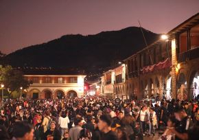 Las fiestas del próximo fin de semana generarán un importante movimiento económico en Ayacucho. Solo la celebración de Halloween, el viernes 31 de octubre generará ingresos por S/ 3 millones en la región. ANDINA/Difusión
