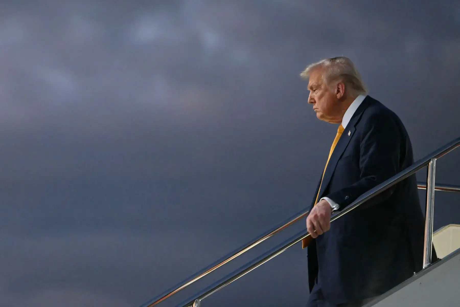 Donald Trump llegó a Japón el 27 de octubre, la siguiente etapa de una gira por Asia que podría ver al presidente de Estados Unidos y a Xi Jinping de China poner fin a la dura guerra comercial entre las economías más grandes del mundo. Foto: AFP Donald Trump llegó a Japón el 27 de octubre, la siguiente etapa de una gira por Asia que podría ver al presidente de Estados Unidos y a Xi Jinping de China poner fin a la dura guerra comercial entre las economías más grandes del mundo. Foto: AFP