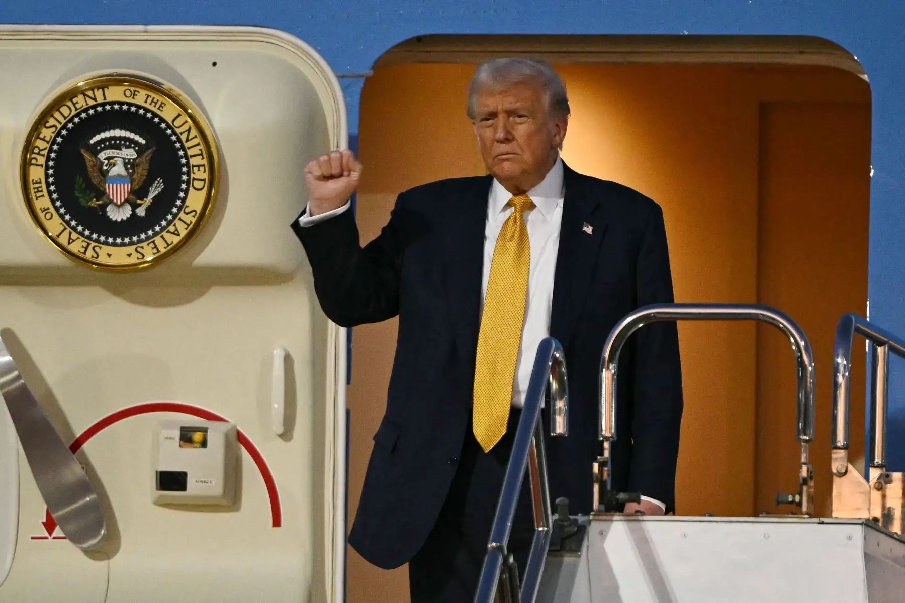 Donald Trump llegó a Japón el 27 de octubre, la siguiente etapa de una gira por Asia que podría ver al presidente de Estados Unidos y a Xi Jinping de China poner fin a la dura guerra comercial entre las economías más grandes del mundo. Foto: ANDINA/ AFP Donald Trump llegó a Japón el 27 de octubre, la siguiente etapa de una gira por Asia que podría ver al presidente de Estados Unidos y a Xi Jinping de China poner fin a la dura guerra comercial entre las economías más grandes del mundo. Foto: ANDINA/ AFP