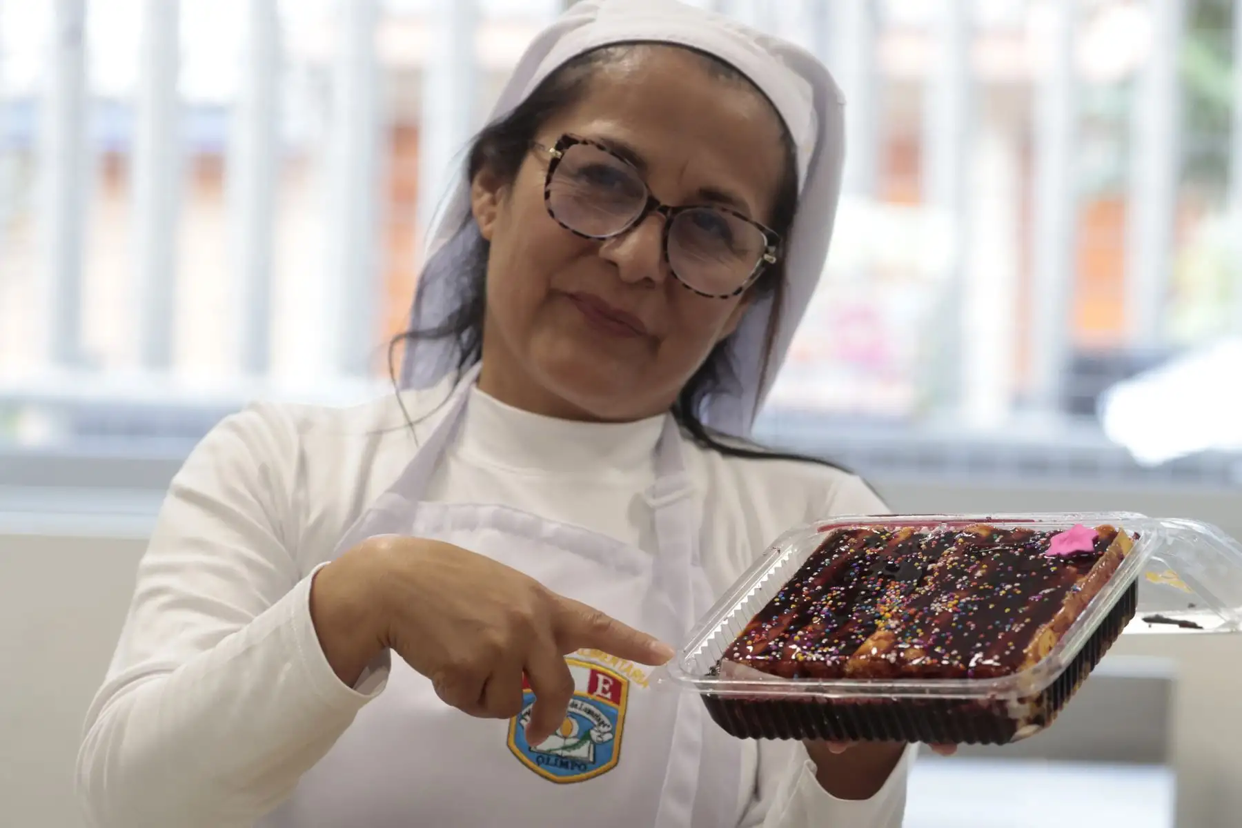 Escolares de Escuela Bicentenario en el distrito de Ate, hace demostración del taller de Industria Alimentaria. Preparando turrones artesanales por el mes del Señor de los Milagros, con sabores especiales para esta temporada: maíz morado, maracuyá, chocolate y el tradicional de siempre. Foto: ANDINA/Vidal Tarqui Escolares de Escuela Bicentenario en el distrito de Ate, hace demostración del taller de Industria Alimentaria. Preparando turrones artesanales por el mes del Señor de los Milagros, con sabores especiales para esta temporada: maíz morado, maracuyá, chocolate y el tradicional de siempre. Foto: ANDINA/Vidal Tarqui
