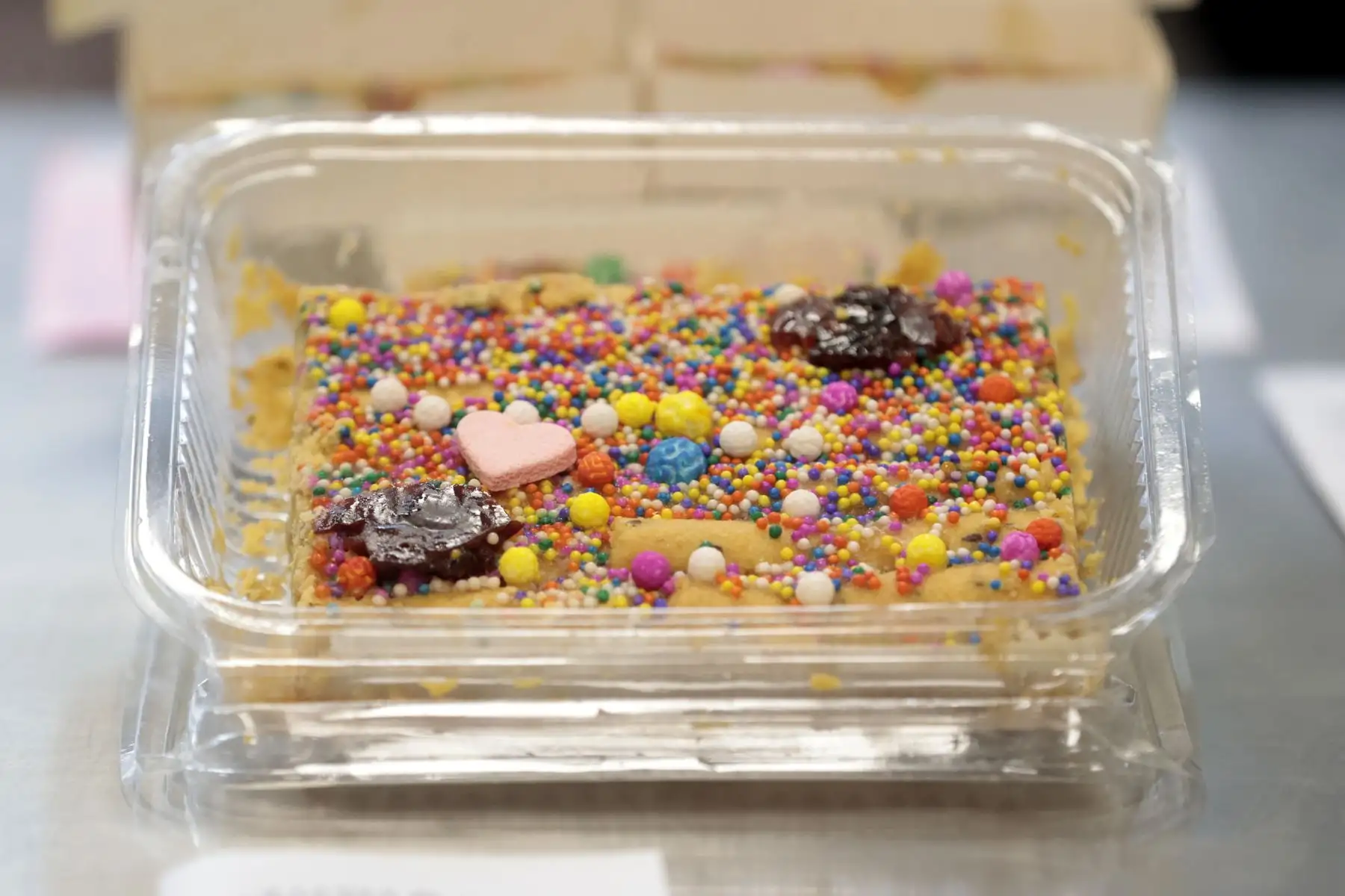 Escolares de Escuela Bicentenario en el distrito de Ate, hace demostración del taller de Industria Alimentaria. Preparando turrones artesanales por el mes del Señor de los Milagros, con sabores especiales para esta temporada: maíz morado, maracuyá, chocolate y el tradicional de siempre. Foto: ANDINA/Vidal Tarqui Escolares de Escuela Bicentenario en el distrito de Ate, hace demostración del taller de Industria Alimentaria. Preparando turrones artesanales por el mes del Señor de los Milagros, con sabores especiales para esta temporada: maíz morado, maracuyá, chocolate y el tradicional de siempre. Foto: ANDINA/Vidal Tarqui