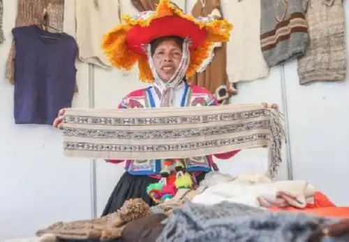 Los productores y artesanos de Arequipa y otras regiones altoandinas participarán del Salón Nacional del Hilo Artesanal de Camélidos “Hilamos Perú 2025” que se celebrará en la ciudad blanca. ANDINA/Difusión