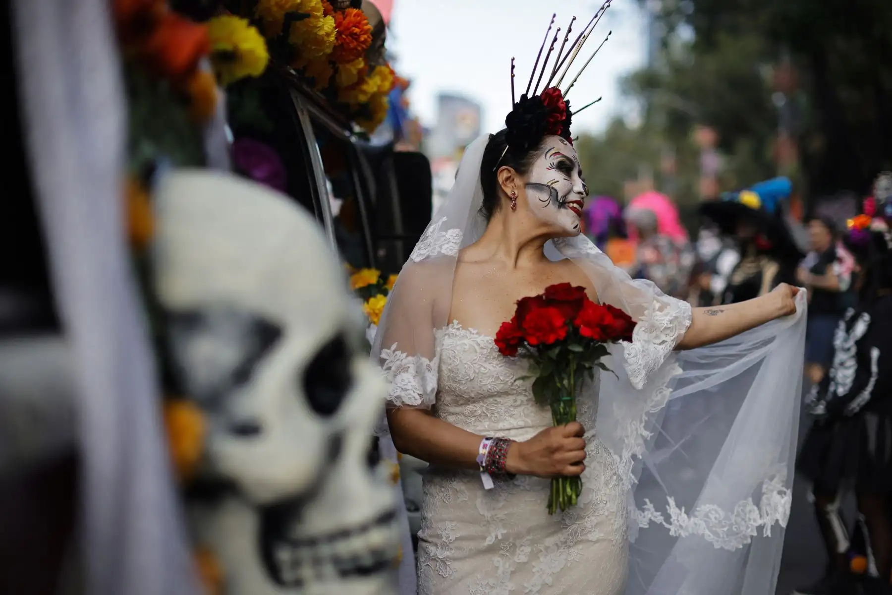 Una mujer vestida de Catrina participa en el Desfile de Catrinas, previo al Día de la Independencia. Foto: AFP Una mujer vestida de Catrina participa en el Desfile de Catrinas, previo al Día de la Independencia. Foto: AFP