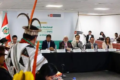 El ministro de Cultura, Alfredo Luna, encabezó el inicio del diálogo entre ocho organizaciones representativas nacionales de los pueblos indígenas u originarios y más de 30 entidades del Estado. Foto: Mincul