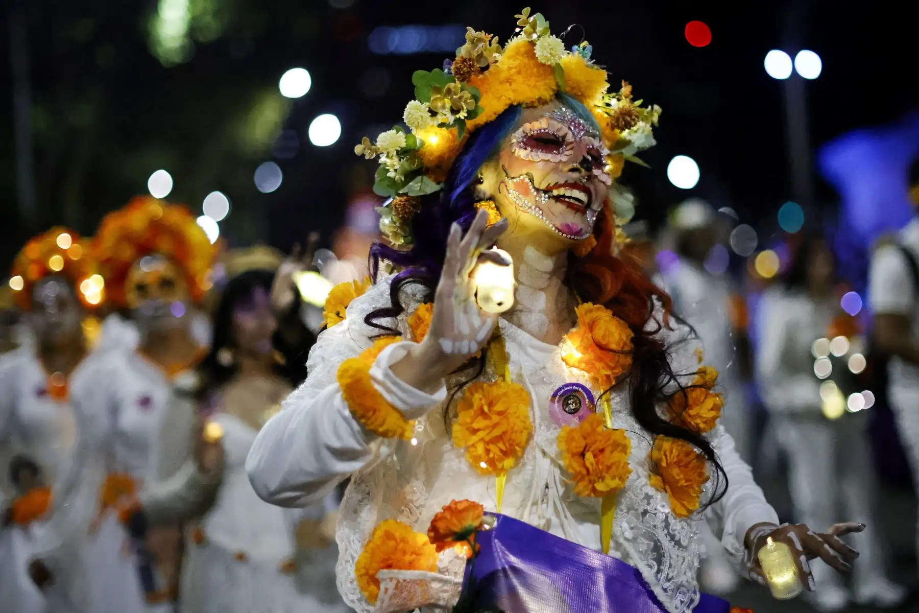 Mujeres vestidas de Catrinas participan en el Desfile de Catrinas, previo al Día de Muertos en la Ciudad de México. Mujeres vestidas de Catrinas participan en el Desfile de Catrinas, previo al Día de Muertos en la Ciudad de México.