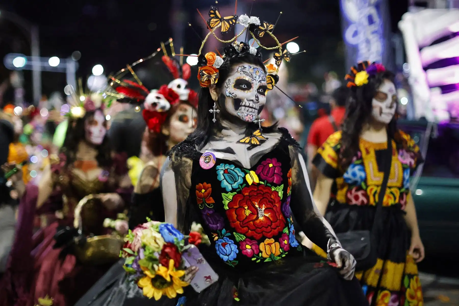 Mujeres vestidas de Catrinas participan en el Desfile de Catrinas, previo al Día de Muertos en la Ciudad de México. AFP Mujeres vestidas de Catrinas participan en el Desfile de Catrinas, previo al Día de Muertos en la Ciudad de México. AFP