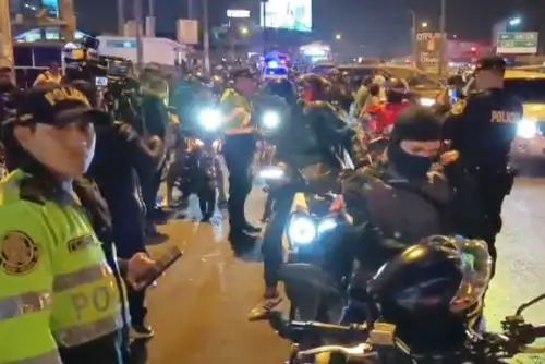 En esta oportunidad, participaron cerca de 300 policías de diversas comisarías, 40 soldados del Ejército, 50 serenos, fiscalizadores y personal de transporte de Los Olivos; y se puso a disposición del operativo camionetas y motos.ANDINA/Difusión