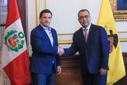 “Es una obra fundamental y trascendental que permitirá trasladar de forma digna y eficiente a todos nuestros vecinos de Lima este, con servicios adecuados y modernos. Hemos sentido la mejor disposición del ministro y su equipo técnico, y creemos que pronto los limeños contarán con una gran herramienta para movilizarse con comodidad y seguridad”, expresó el burgomaestre.ANDINA/Difusión