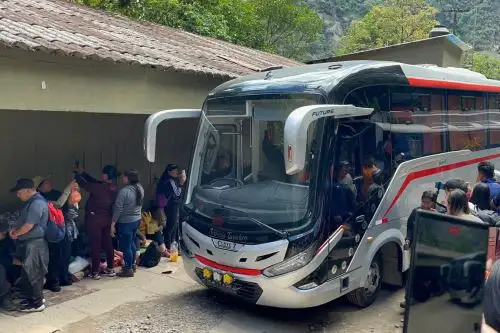 Mañana ingresarán dos buses más de la empresa San Antonio de Torontoy para operar en la carretera que conduce a la ciudadela inca de Machu Picchu. Foto: Cortesía Percy Hurtado