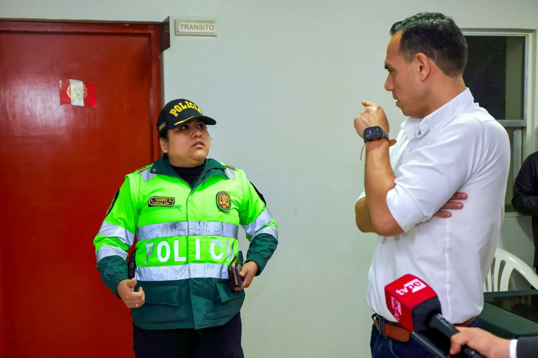 El presidente de la república, José Jerí Oré, realizó visitas inopinadas a las comisarías de Surquillo y Lince, con el objetivo de verificar las condiciones en las que operan los efectivos policiales y recoger información directa sobre las principales problemáticas de seguridad en ambos distritos. Foto: ANDINA/Prensa Presidencia El presidente de la república, José Jerí Oré, realizó visitas inopinadas a las comisarías de Surquillo y Lince, con el objetivo de verificar las condiciones en las que operan los efectivos policiales y recoger información directa sobre las principales problemáticas de seguridad en ambos distritos. Foto: ANDINA/Prensa Presidencia