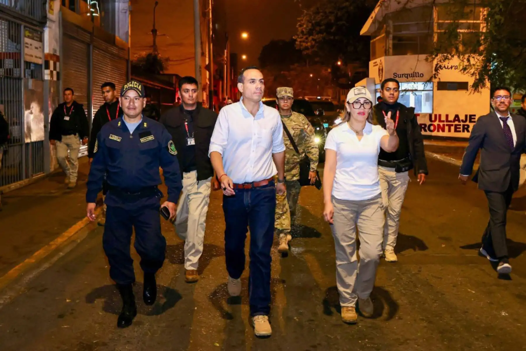 El presidente de la república, José Jerí Oré, realizó visitas inopinadas a las comisarías de Surquillo y Lince, con el objetivo de verificar las condiciones en las que operan los efectivos policiales y recoger información directa sobre las principales problemáticas de seguridad en ambos distritos. Foto: ANDINA/Prensa Presidencia El presidente de la república, José Jerí Oré, realizó visitas inopinadas a las comisarías de Surquillo y Lince, con el objetivo de verificar las condiciones en las que operan los efectivos policiales y recoger información directa sobre las principales problemáticas de seguridad en ambos distritos. Foto: ANDINA/Prensa Presidencia