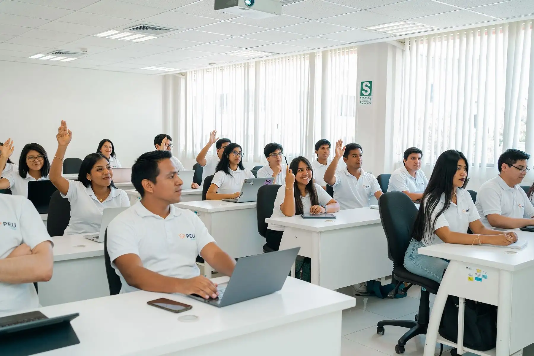 ¿Estudias Derecho, Economía o Ingeniería? Postula a una de las 60 becas que ofrece Osiptel