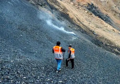 Especialistas investigan las causas de las emanaciones de gases e incremento de la temperatura en cerro de Yauya, ubicado en la provincia de Carlos Fermín Fitzcarrald, región Áncash. ANDINA/Difusión