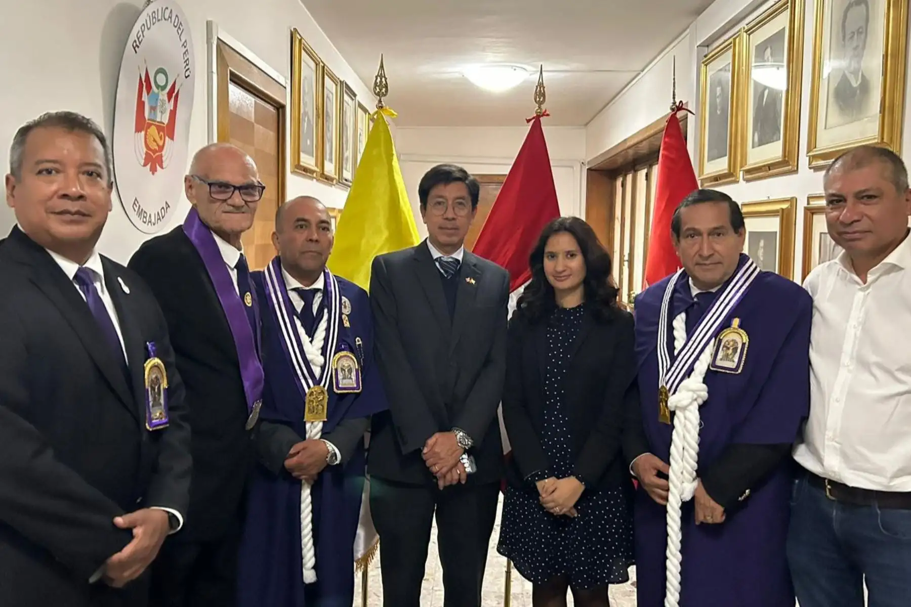 En un nuevo gesto de cariño y atención al Perú, el papa León XIV recibió a un grupo de representantes de hermandades del Señor de los Milagros en la audiencia general celebrada el pasado 22 de octubre en la Plaza de San Pedro. Foto: Difusión En un nuevo gesto de cariño y atención al Perú, el papa León XIV recibió a un grupo de representantes de hermandades del Señor de los Milagros en la audiencia general celebrada el pasado 22 de octubre en la Plaza de San Pedro. Foto: Difusión