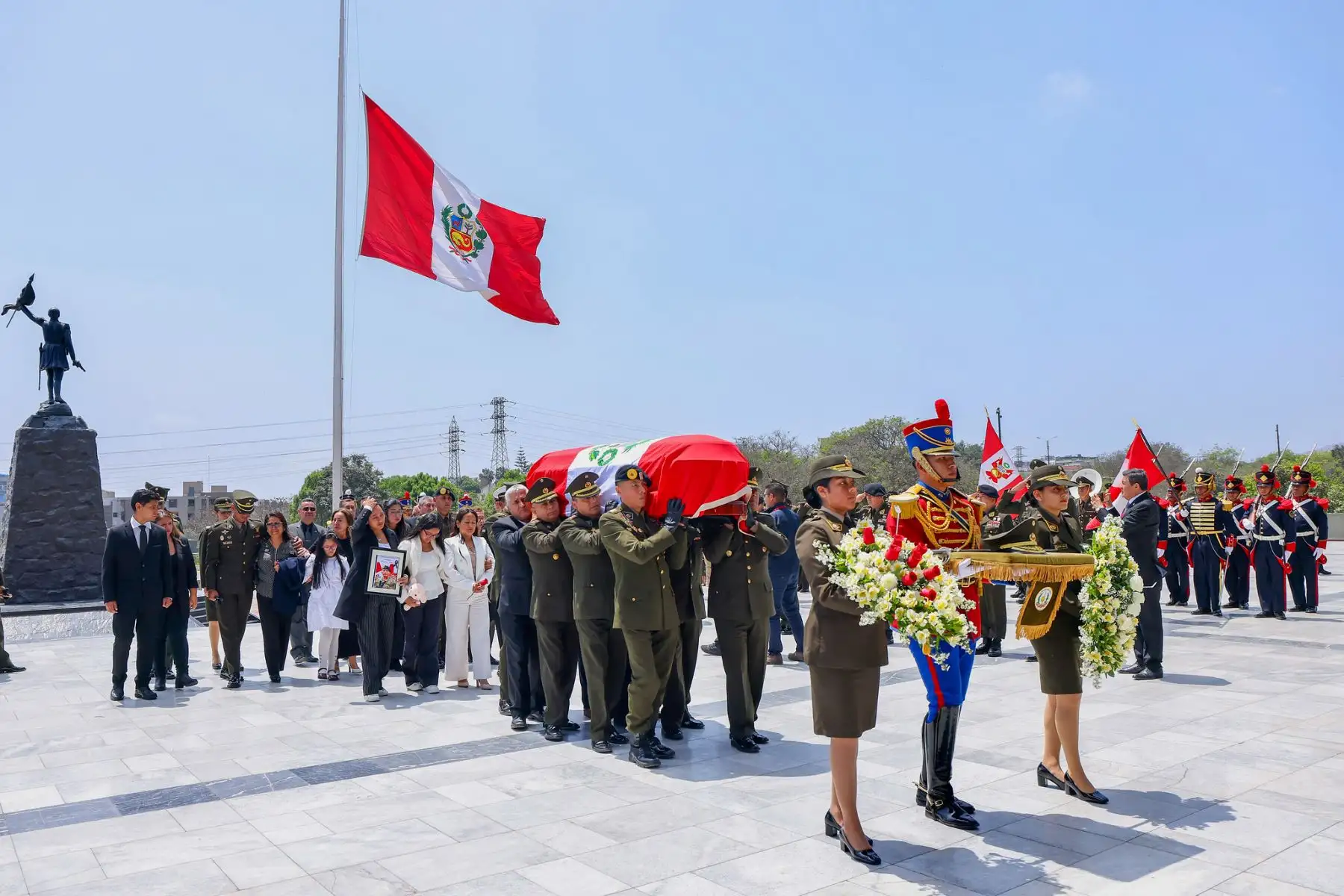 El presidente José Jerí Oré participó en el homenaje póstumo en memoria del general de brigada del Ejército del Perú, Marco Marín Saldaña, comandante del Comando Unificado de Pataz. La nación honra y reconoce su labor en la guerra contra la delincuencia y la defensa del país. Foto: ANDINA/Prensa Presidencia El presidente José Jerí Oré participó en el homenaje póstumo en memoria del general de brigada del Ejército del Perú, Marco Marín Saldaña, comandante del Comando Unificado de Pataz. La nación honra y reconoce su labor en la guerra contra la delincuencia y la defensa del país. Foto: ANDINA/Prensa Presidencia
