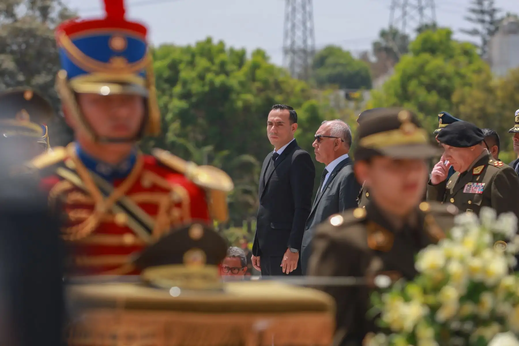 El presidente José Jerí Oré participó en el homenaje póstumo en memoria del general de brigada del Ejército del Perú, Marco Marín Saldaña, comandante del Comando Unificado de Pataz. La nación honra y reconoce su labor en la guerra contra la delincuencia y la defensa del país. Foto: ANDINA/Prensa Presidencia El presidente José Jerí Oré participó en el homenaje póstumo en memoria del general de brigada del Ejército del Perú, Marco Marín Saldaña, comandante del Comando Unificado de Pataz. La nación honra y reconoce su labor en la guerra contra la delincuencia y la defensa del país. Foto: ANDINA/Prensa Presidencia